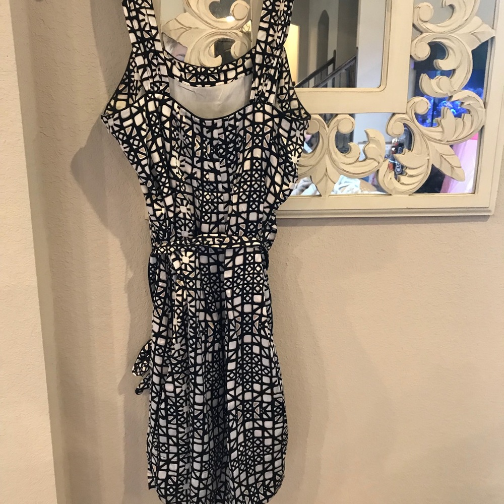 White House Black Market Black and White Geometric Midi Dress - Picture 5 of 7